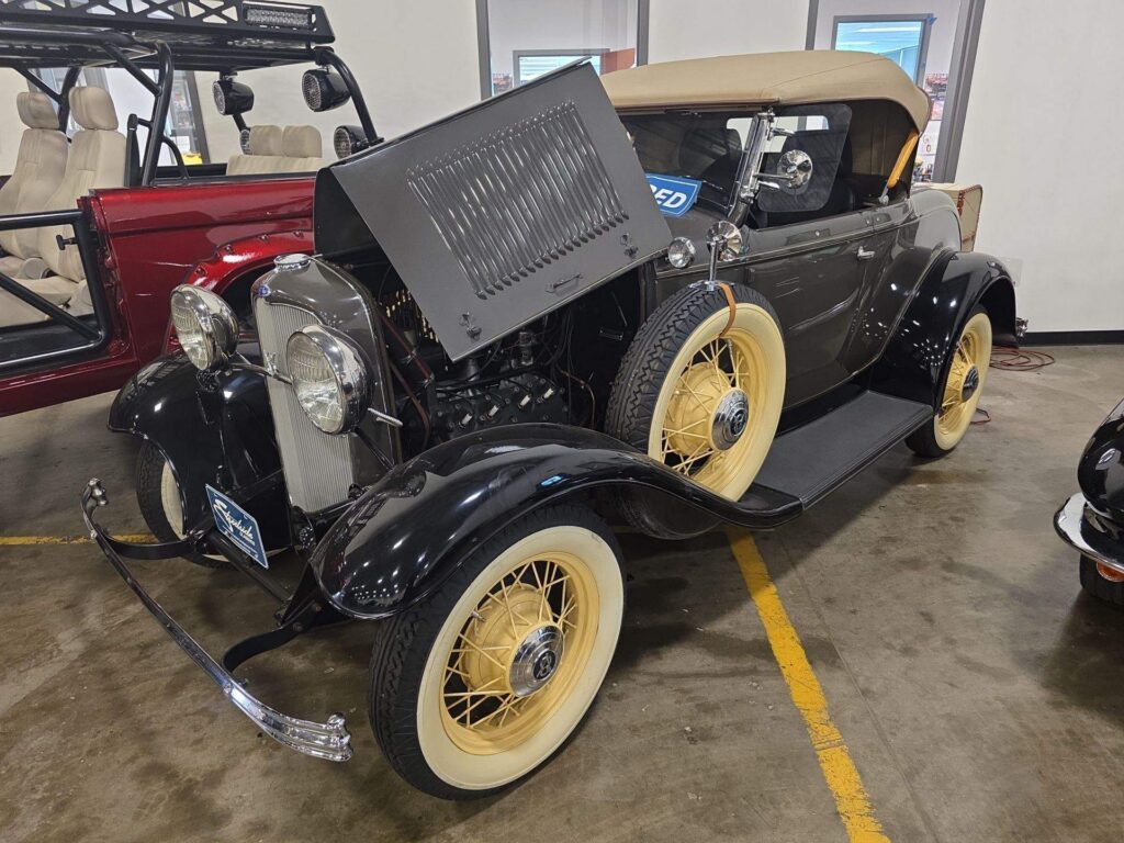GALLERY 1932 ford antique